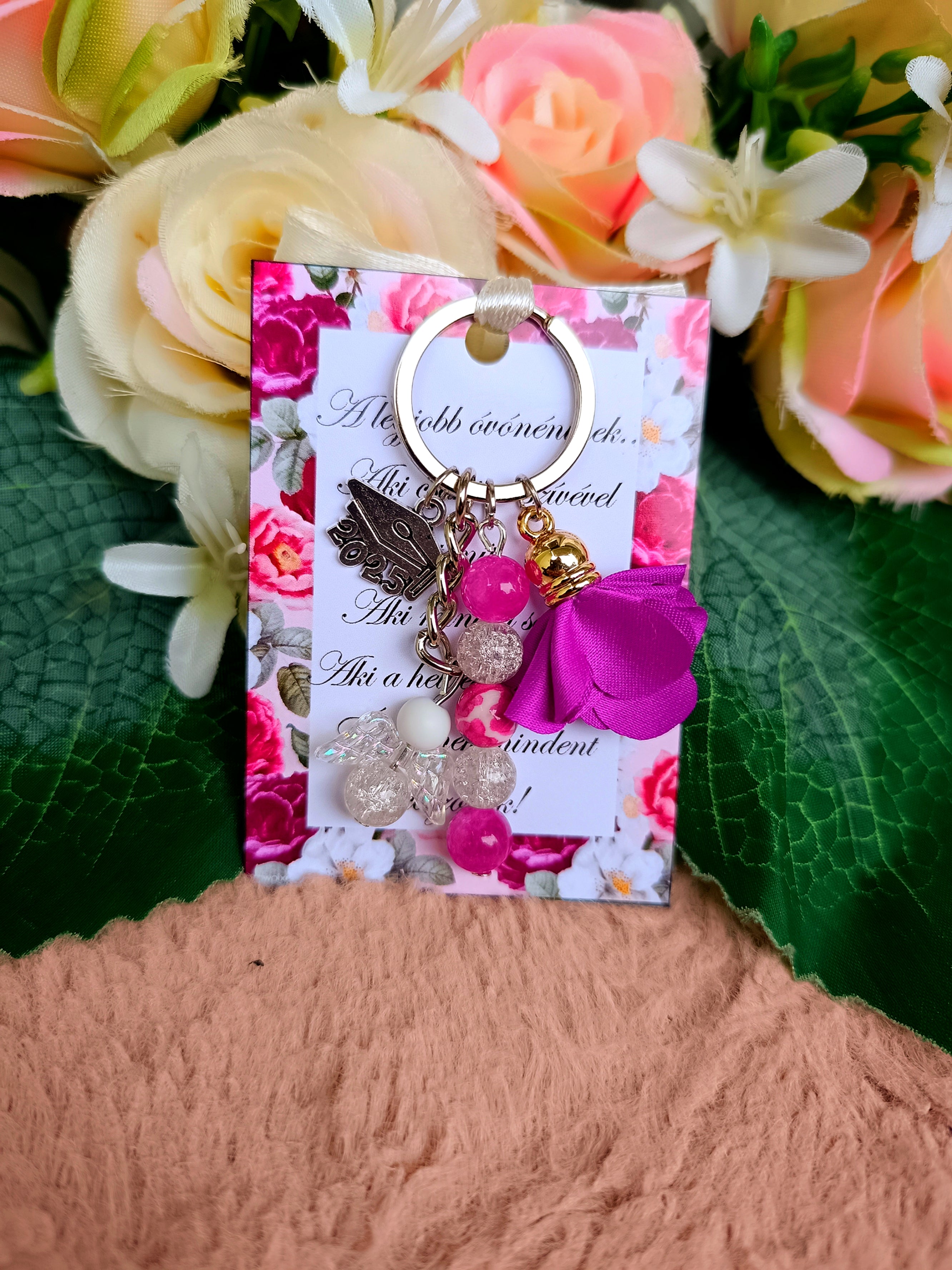 Ballagási ajándék angyalos kulcstartó lila 2025